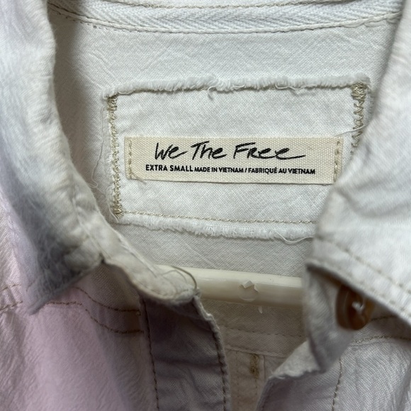 XS we the Free oversized top. A176 - Picture 3 of 4